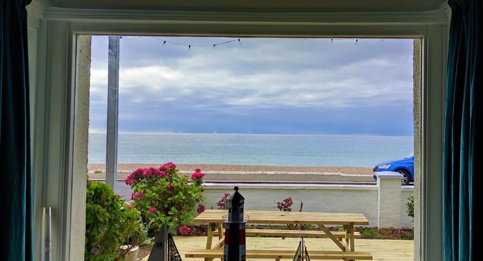 Absolute Beachfront With Decked Garden Oasis And Views Μπόνορ Ρέτζις Εξωτερικό φωτογραφία
