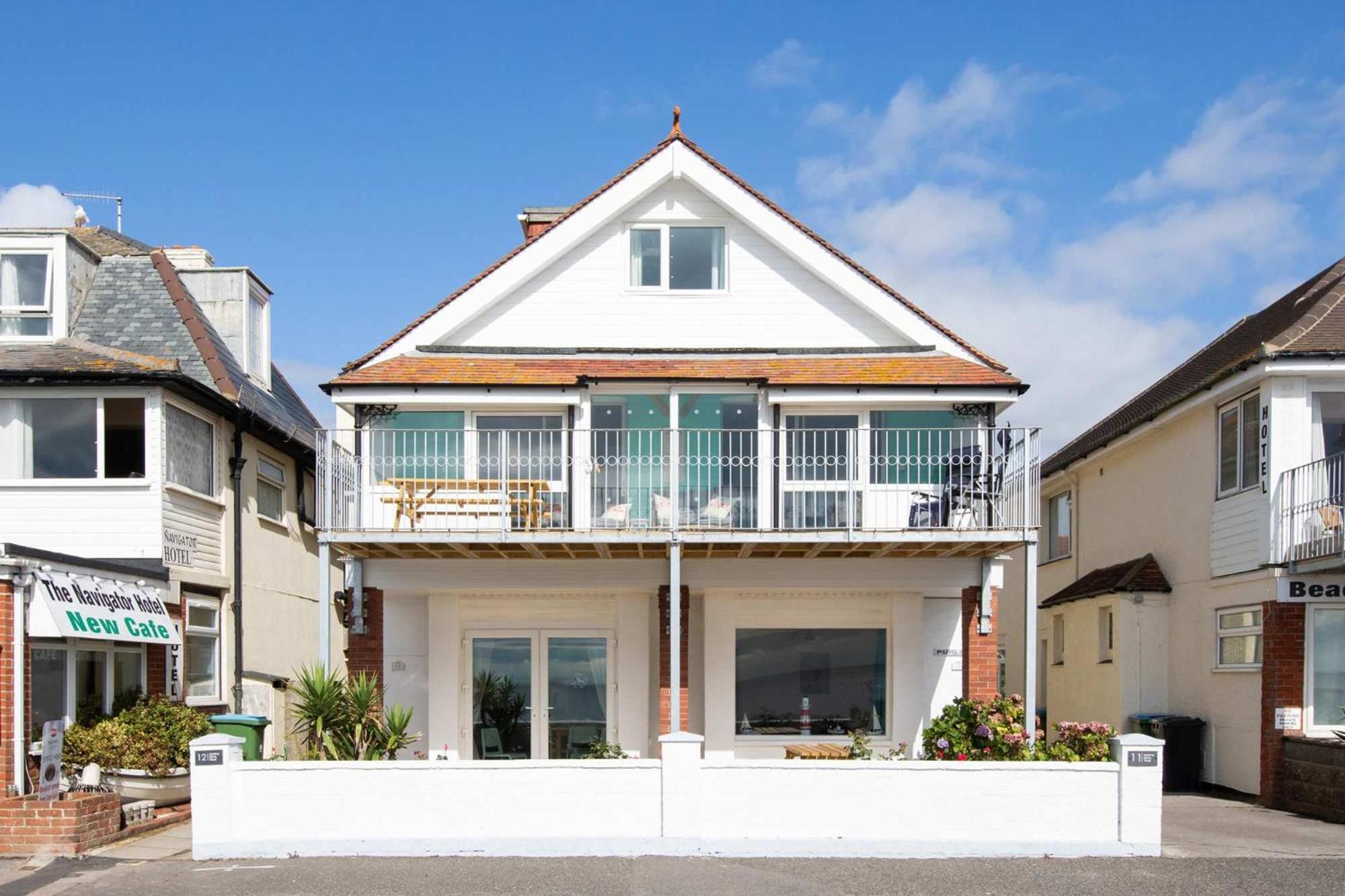 Absolute Beachfront With Decked Garden Oasis And Views Μπόνορ Ρέτζις Εξωτερικό φωτογραφία