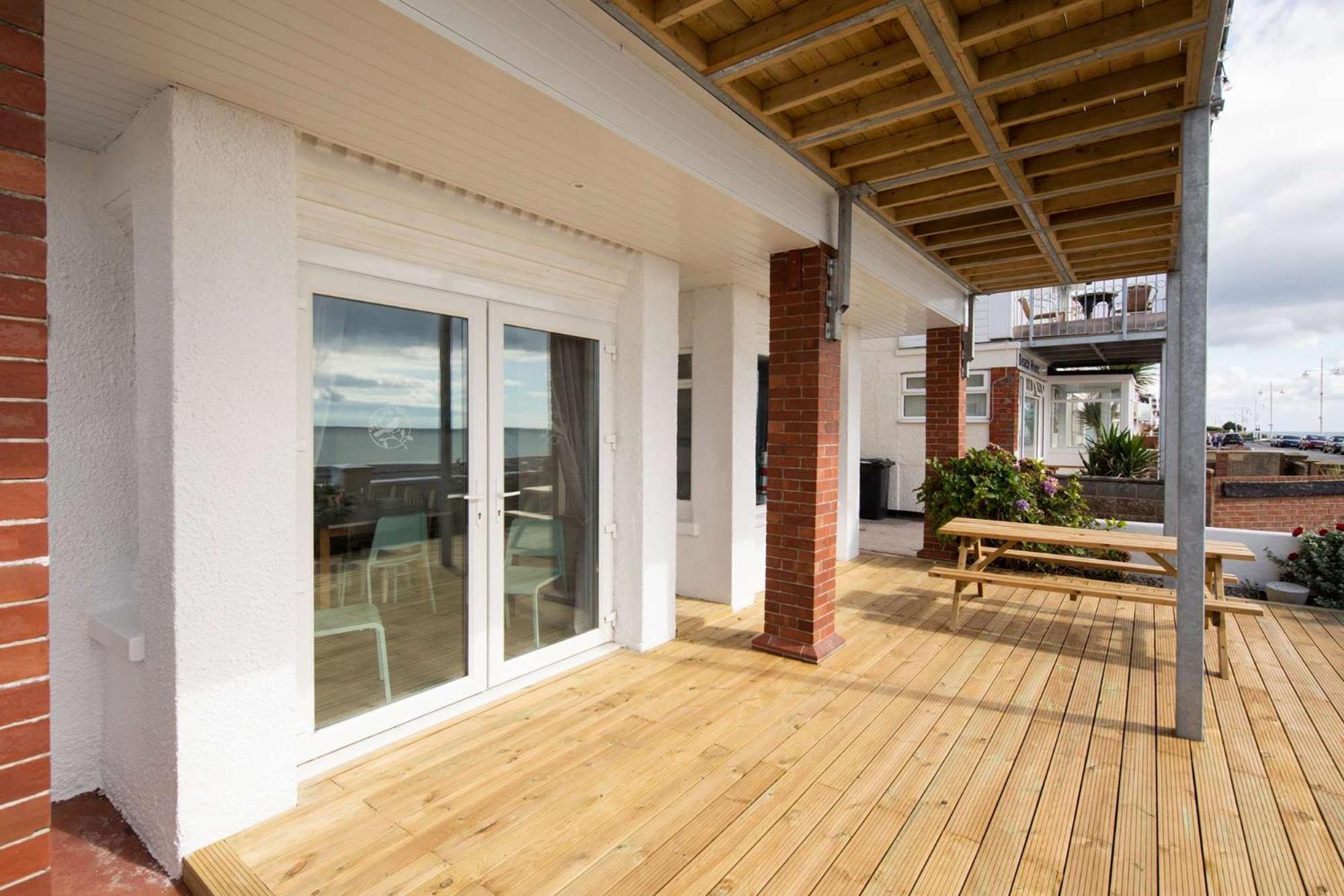 Absolute Beachfront With Decked Garden Oasis And Views Μπόνορ Ρέτζις Εξωτερικό φωτογραφία